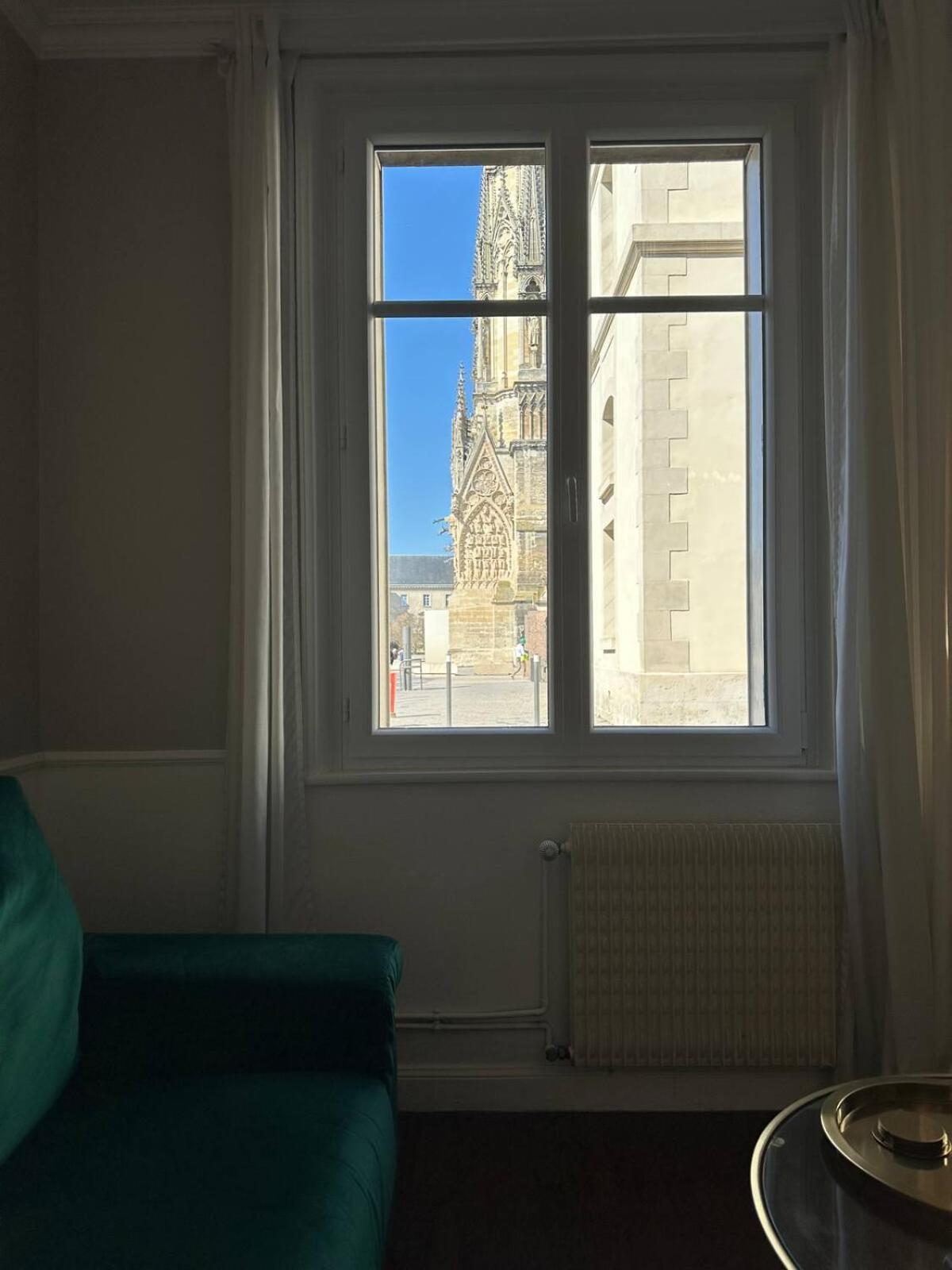 Le Petillant - Cathedrale Reims Bagian luar foto